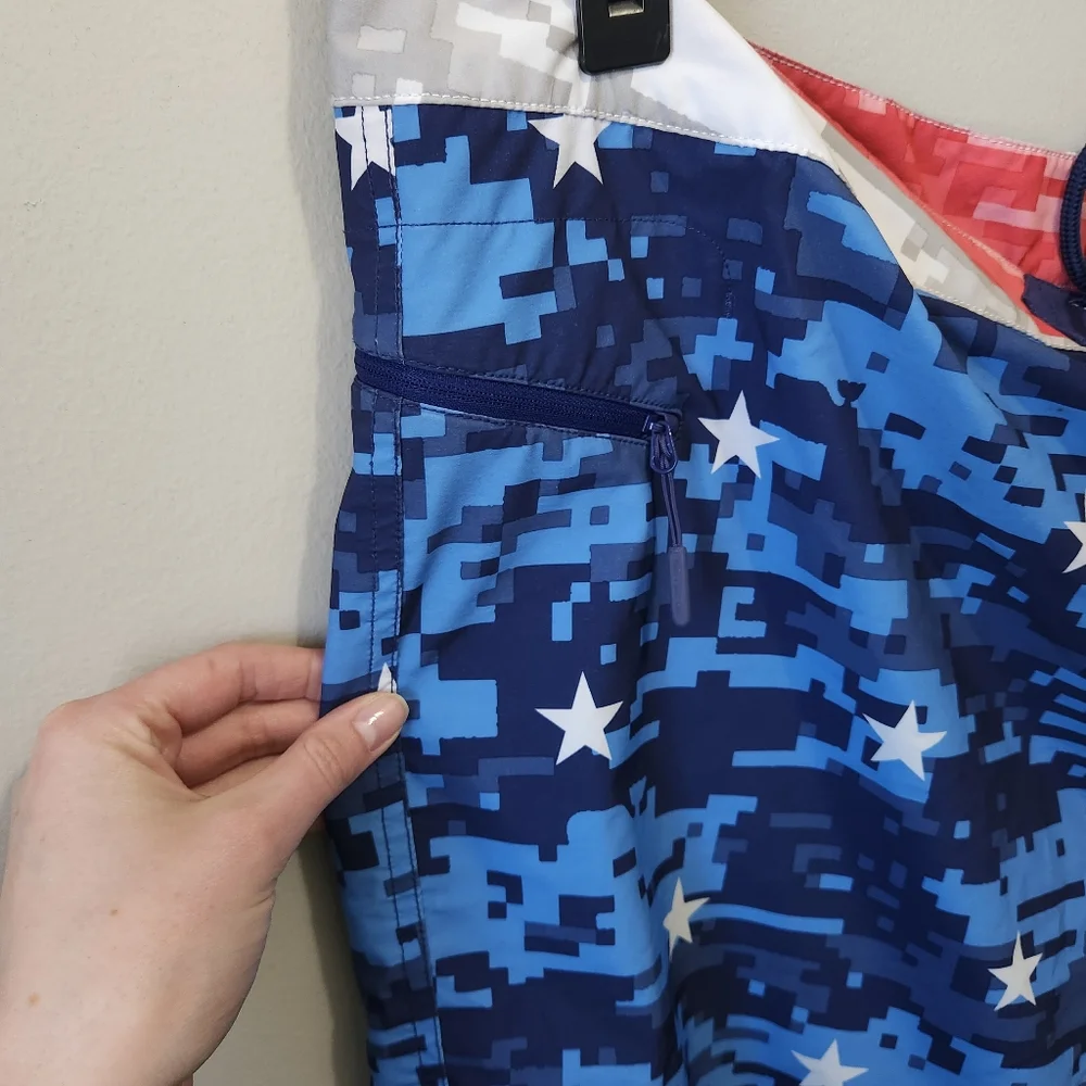 Vineyard Vines Size 42/XXL American Flag Cameo Swim Trunks